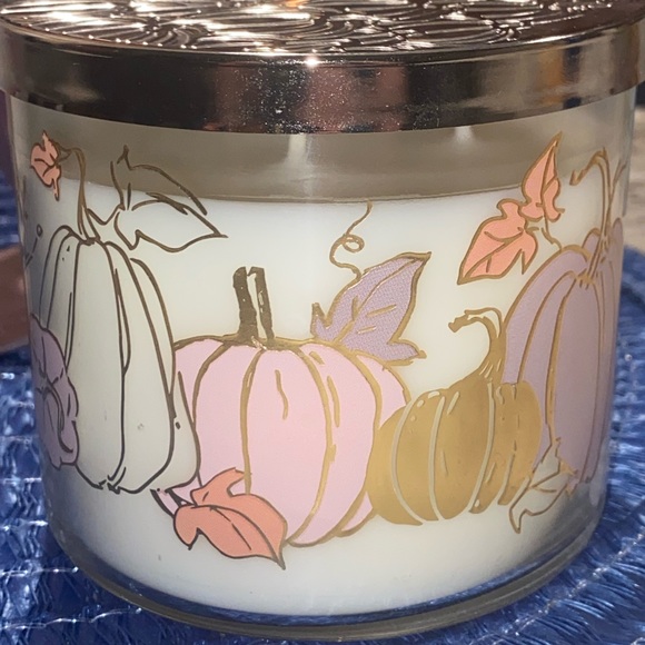 B&BW White Pumpkin 3 Wick Candle - Picture 5 of 6